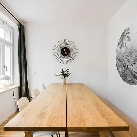 Stylisches Zentrales City-apartment Mit 2 Balkonen * Leipzig