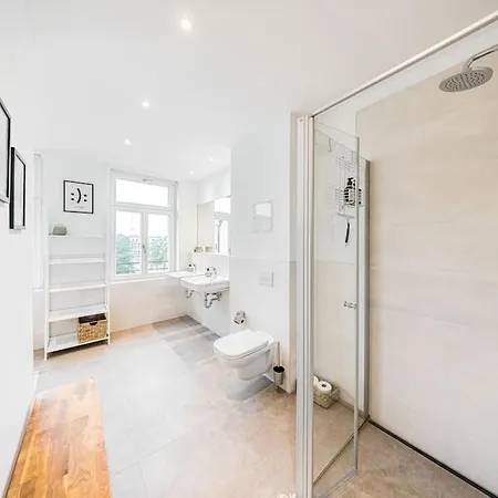 Apartamento Stylisches Zentrales City-apartment Mit 2 Balkonen