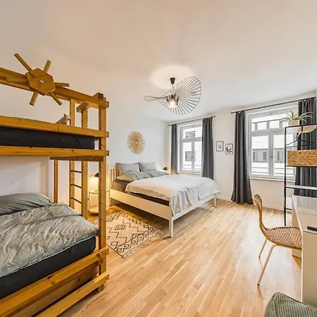 Stylisches Zentrales City-apartment Mit 2 Balkonen Apartment *