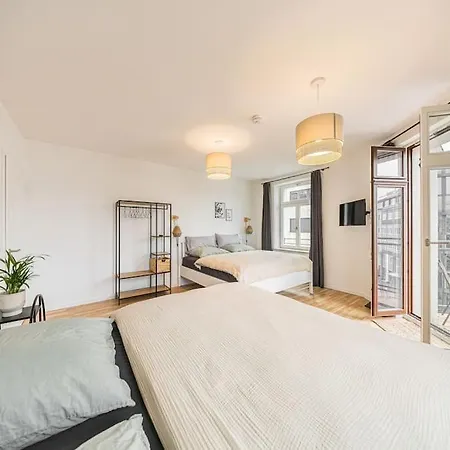 Stylisches Zentrales City-apartment Mit 2 Balkonen