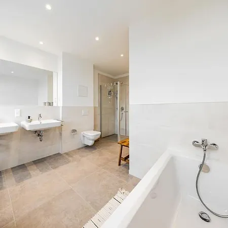 Stylisches Zentrales City-apartment Mit 2 Balkonen Apartamento *