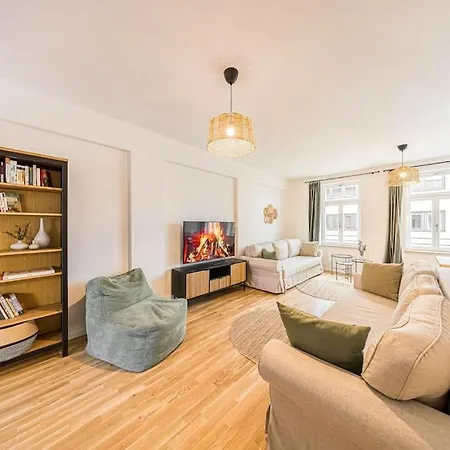 Apartment Stylisches Zentrales City-apartment Mit 2 Balkonen *