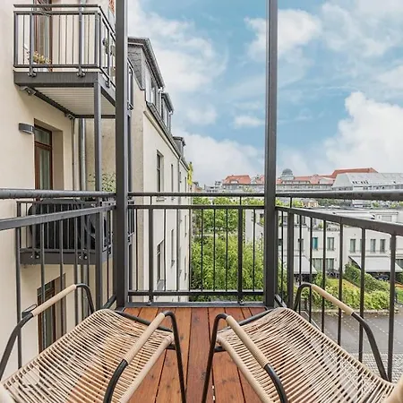 Apartamento Stylisches Zentrales City-apartment Mit 2 Balkonen