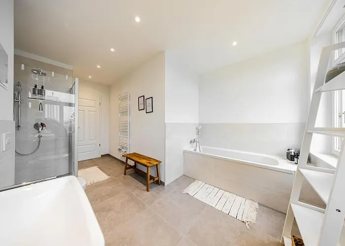 Stylisches Zentrales City-apartment Mit 2 Balkonen Apartamento *