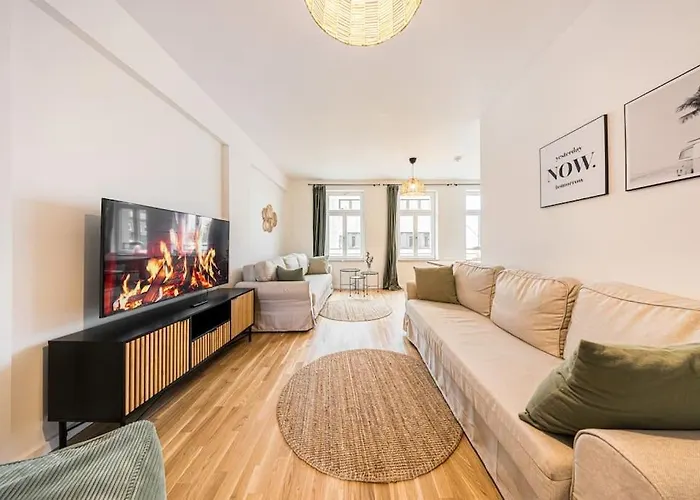 Stylisches Zentrales City-apartment Mit 2 Balkonen Apartamento